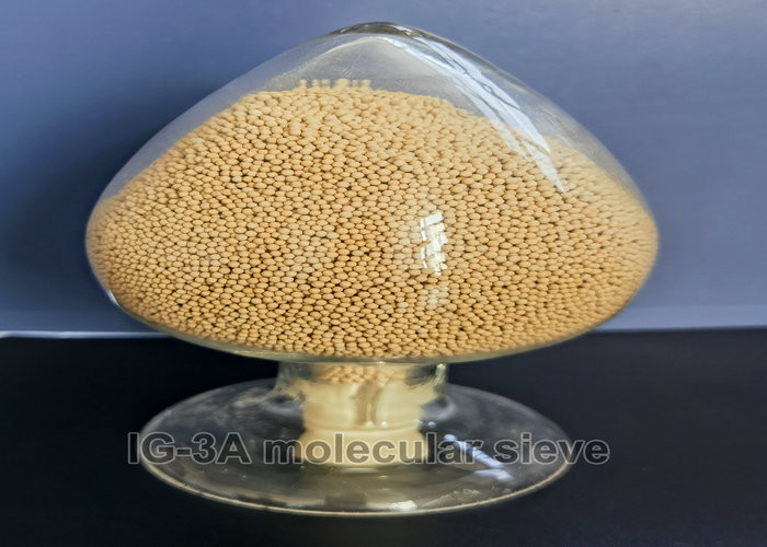 Molecular sieve with large adsorption capacity for Insulating glass